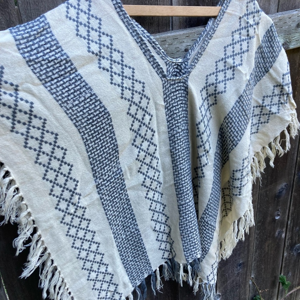 Free people creme and grey patterned boho poncho
